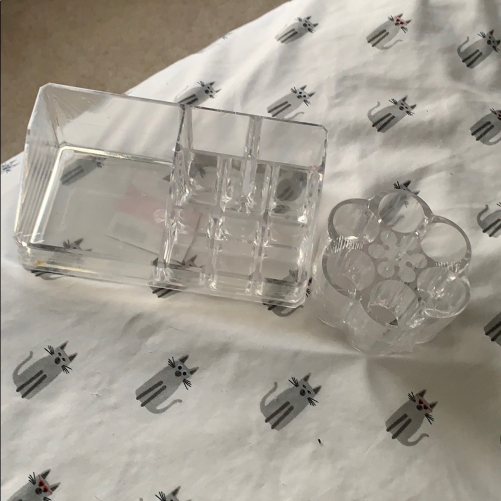 Makeup holder set